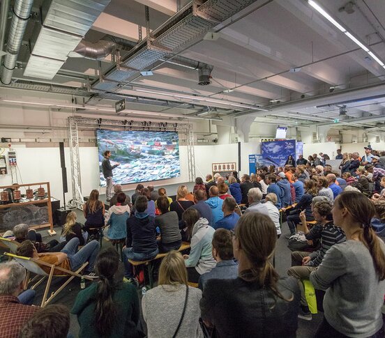 Reisevortragsbühne auf der Alpinmesse | © Congress Messe Innsbruck / ÖKAS Reisevortragsbühne auf der Alpinmesse | © Congress Messe Innsbruck / ÖKAS