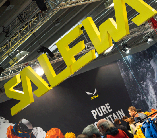 Salewa Stand auf der Alpinmesse | © Überall GmbH Salewa Stand auf der Alpinmesse | © Überall GmbH