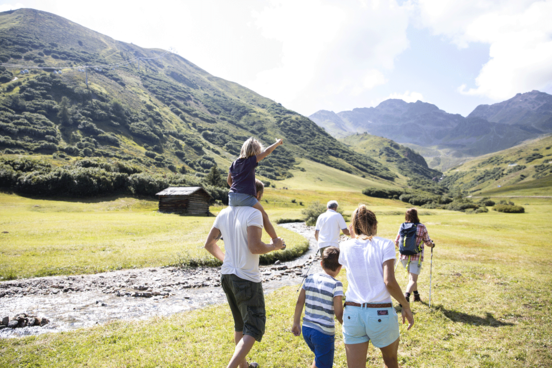 Familienwandern in Tirol | © Serfaus Fiss Ladis Marketing-GmbH / Zangerl Daniel Familienwandern in Tirol | © Serfaus Fiss Ladis Marketing-GmbH / Zangerl Daniel