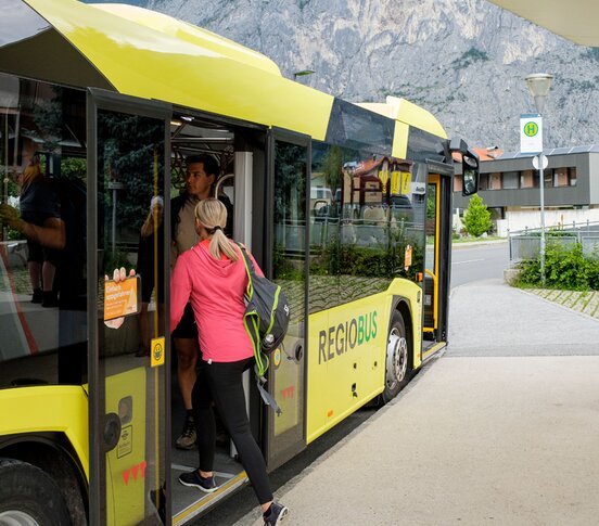 Öffentliche Anreise mit dem Bus | © Tirol Werbung / Herbig Hans Öffentliche Anreise mit dem Bus | © Tirol Werbung / Herbig Hans